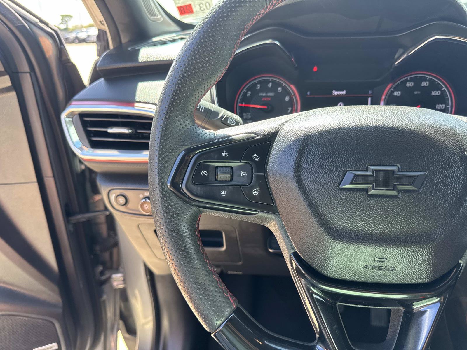 Used 2023 Chevrolet TrailBlazer RS w/ Sun and Liftgate Package FWD image 23