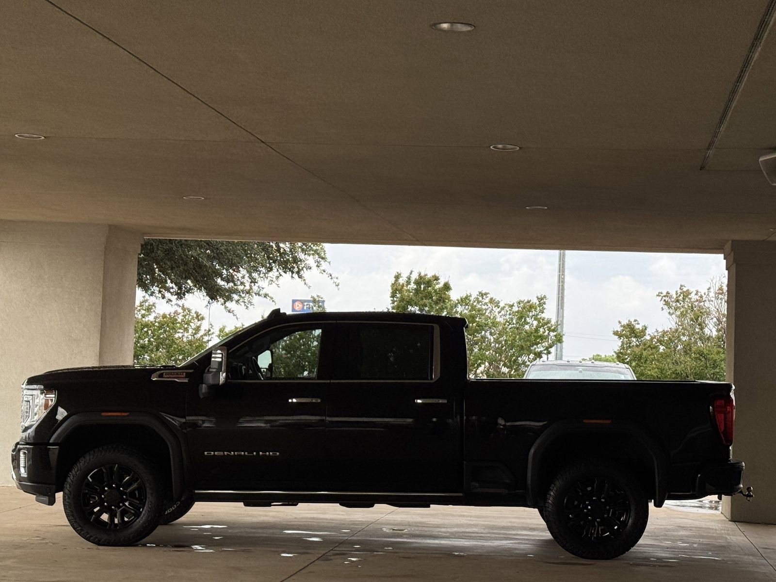 Used 2022 GMC Sierra 2500 Denali w/ Denali Black Diamond Edition AWD/4WD image 7
