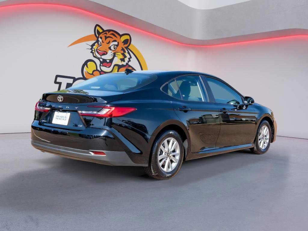 Used 2025 Toyota Camry LE image 5