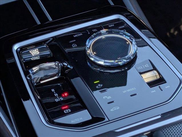 Used 2023 BMW 760i xDrive w/ Executive Package image 12