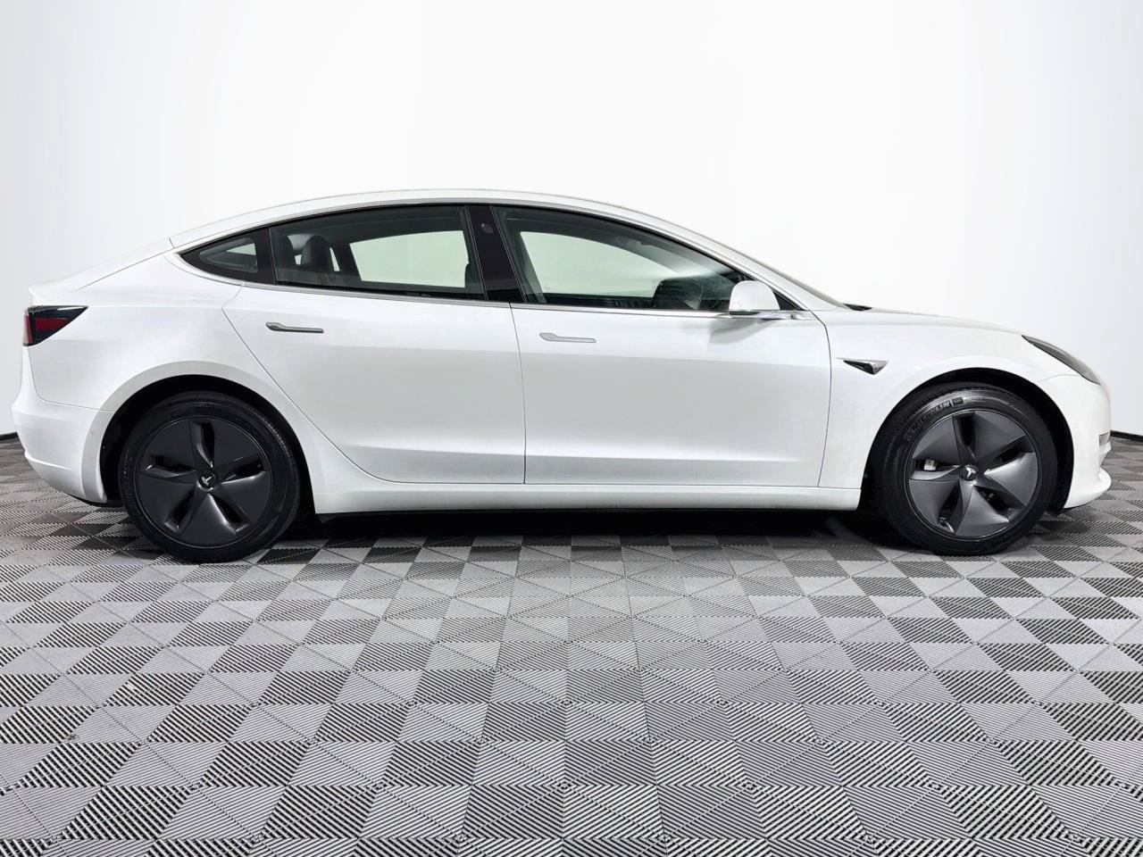 Used 2019 Tesla Model 3 Standard Range Plus RWD image 26