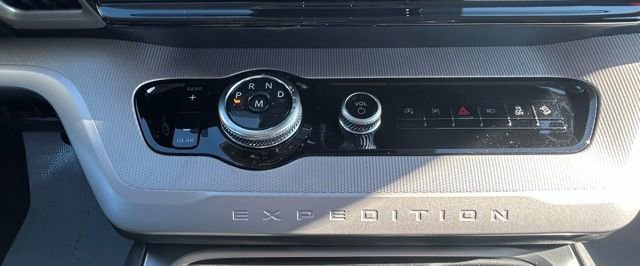 New 2026 Ford Expedition Active image 15