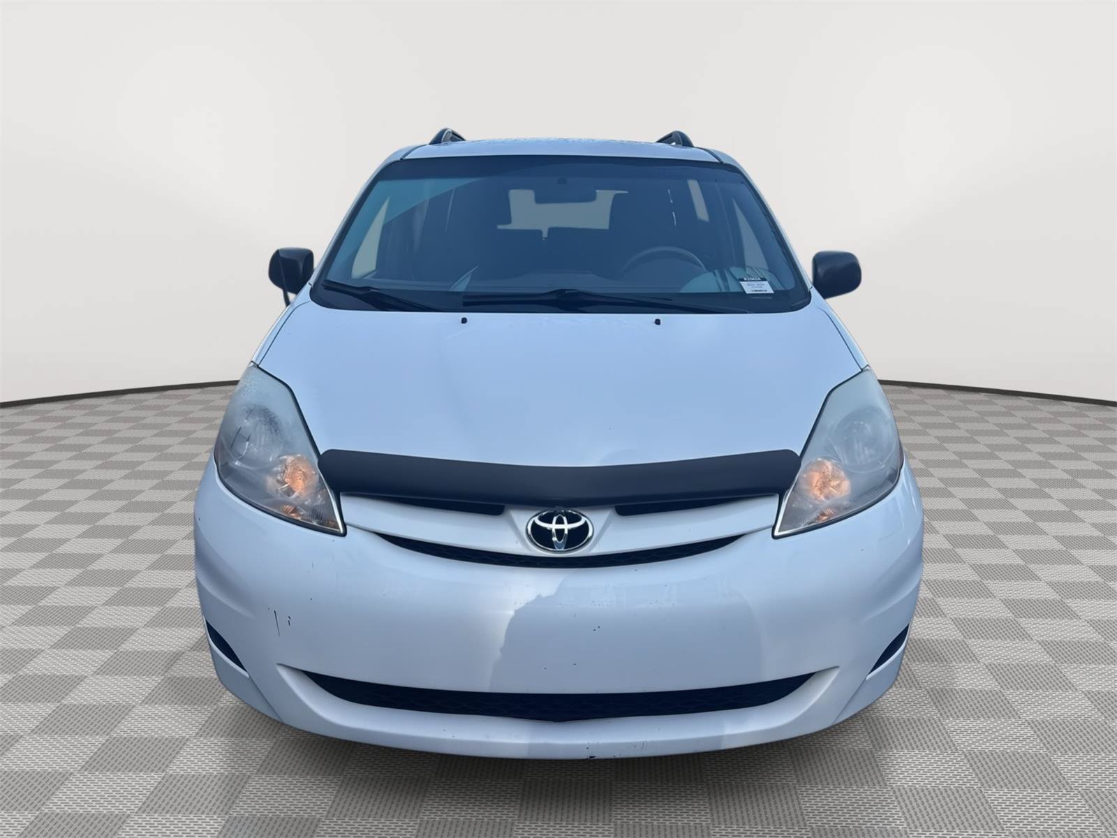 Used 2010 Toyota Sienna FWD image 3