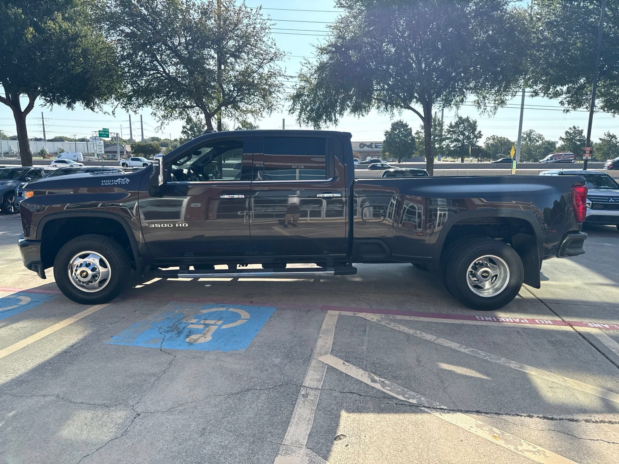 Used 2021 Chevrolet Silverado 3500 High Country AWD/4WD image 7