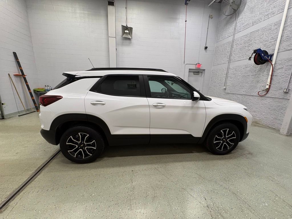 Used 2023 Chevrolet TrailBlazer ACTIV image 3