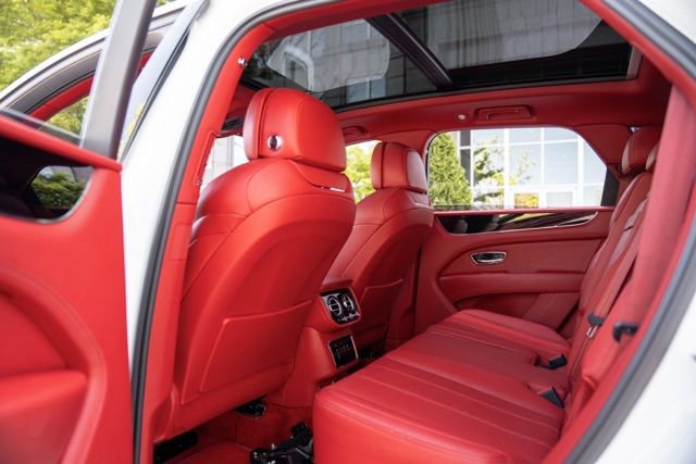 Used 2022 Bentley Bentayga AWD/4WD image 55