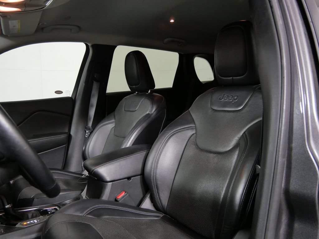Used 2019 Jeep Cherokee Limited w/ Luxury Group AWD/4WD image 14