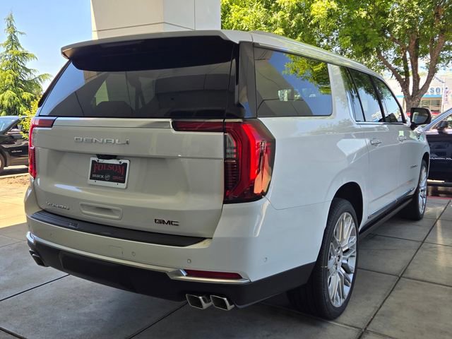 New 2026 GMC Yukon XL Denali w/ Denali Reserve Package AWD/4WD image 4