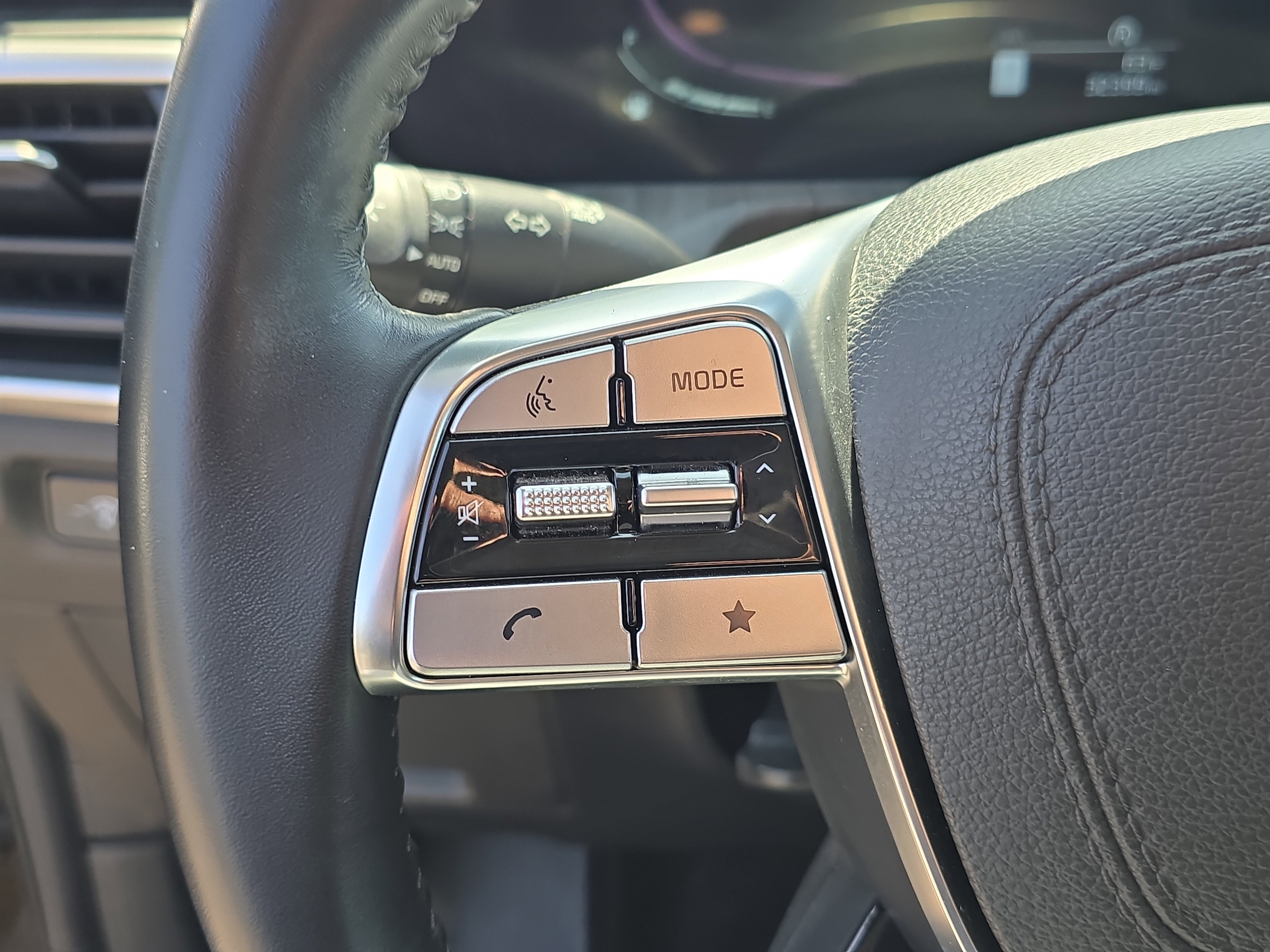 Certified 2023 Kia Telluride EX w/ EX Captain's Chair Package image 32