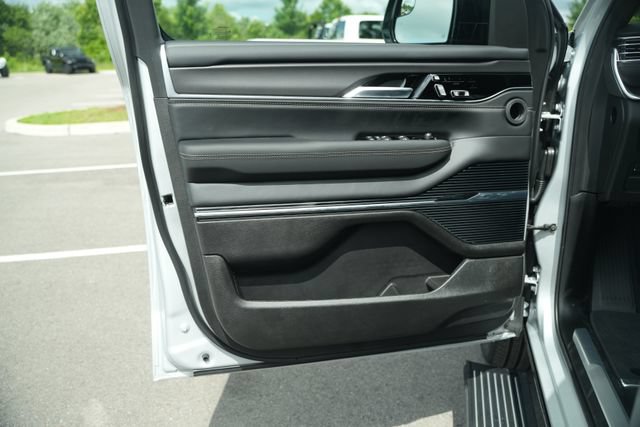 New 2026 Jeep Grand Wagoneer Summit AWD/4WD image 13