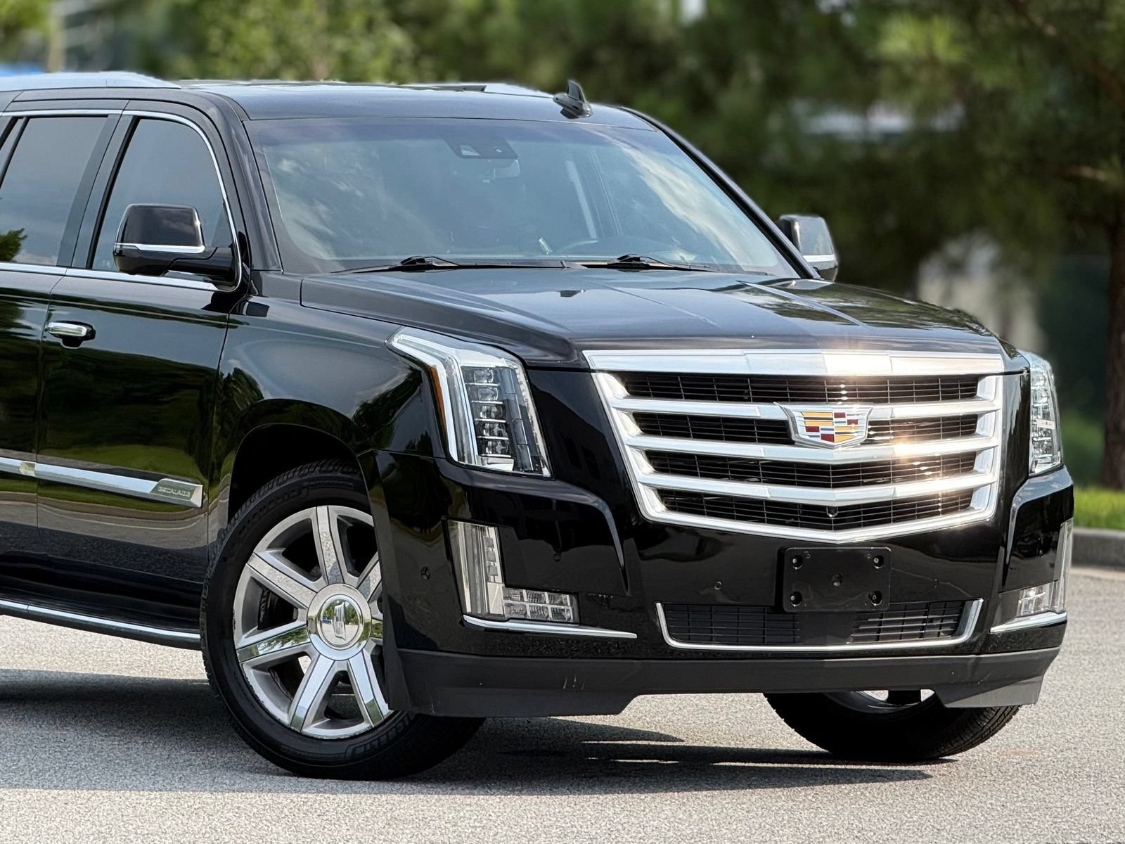 Used 2018 Cadillac Escalade Premium Luxury RWD image 48