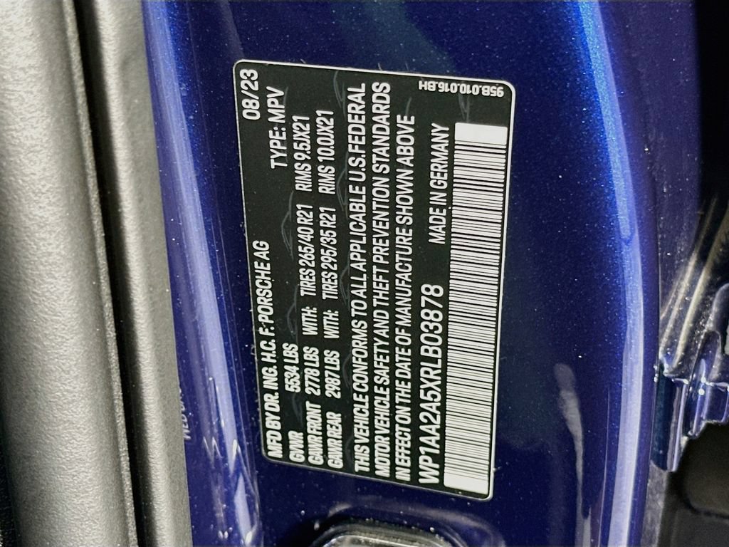 Certified 2024 Porsche Macan AWD/4WD image 35