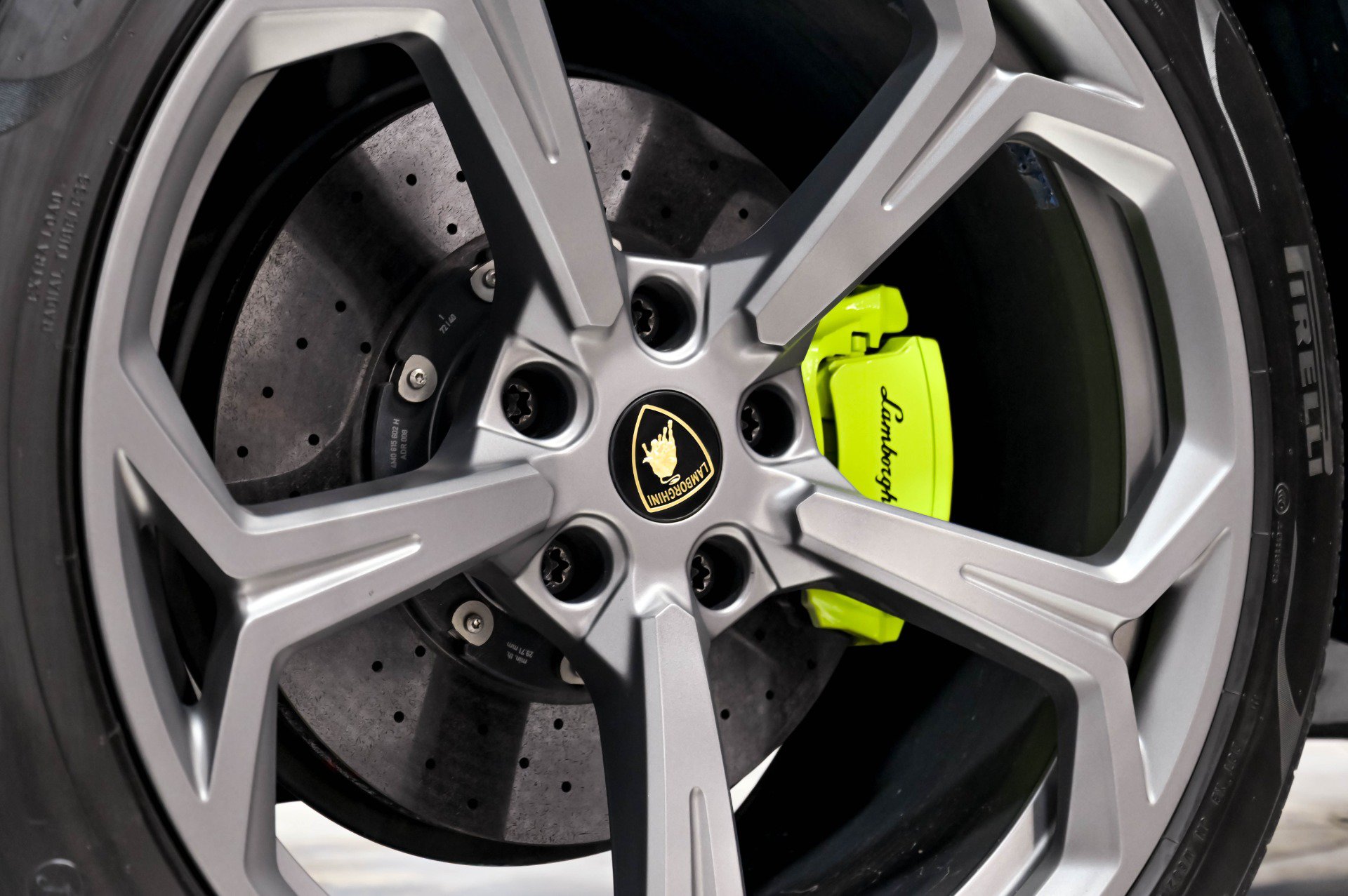 Used 2020 Lamborghini Urus AWD/4WD image 22