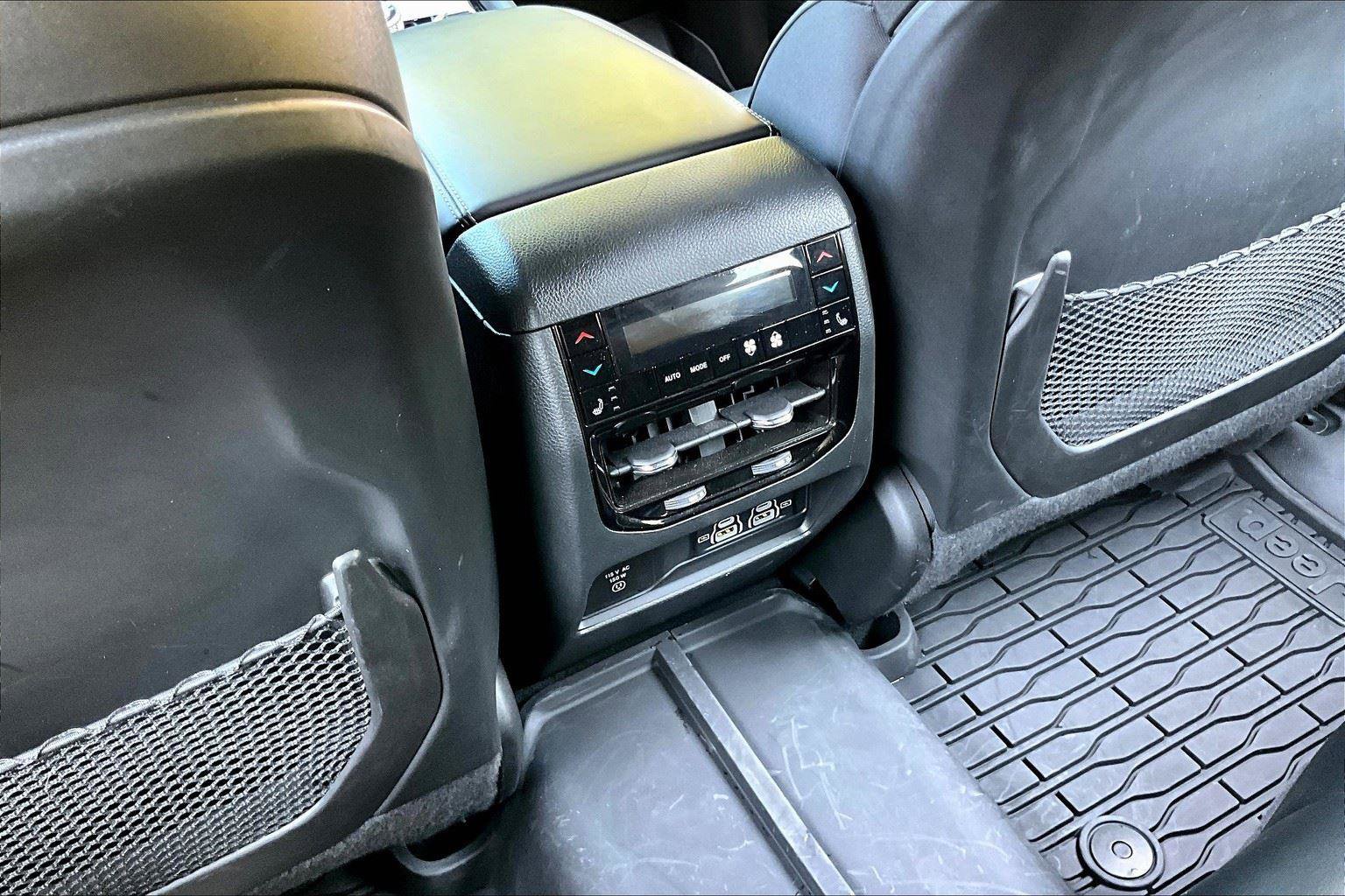 Used 2024 Jeep Grand Cherokee Overland w/ Luxury Tech Group IV image 34