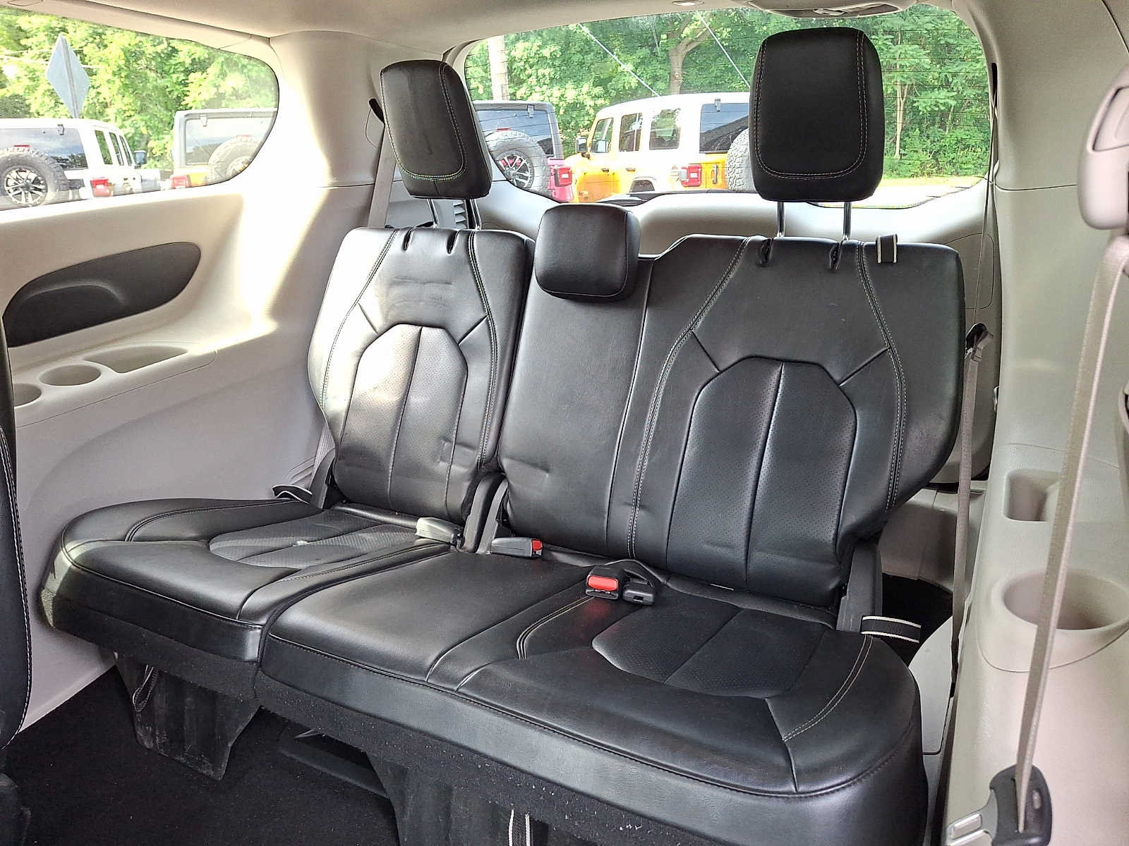 Certified 2023 Chrysler Pacifica Touring-L FWD image 10