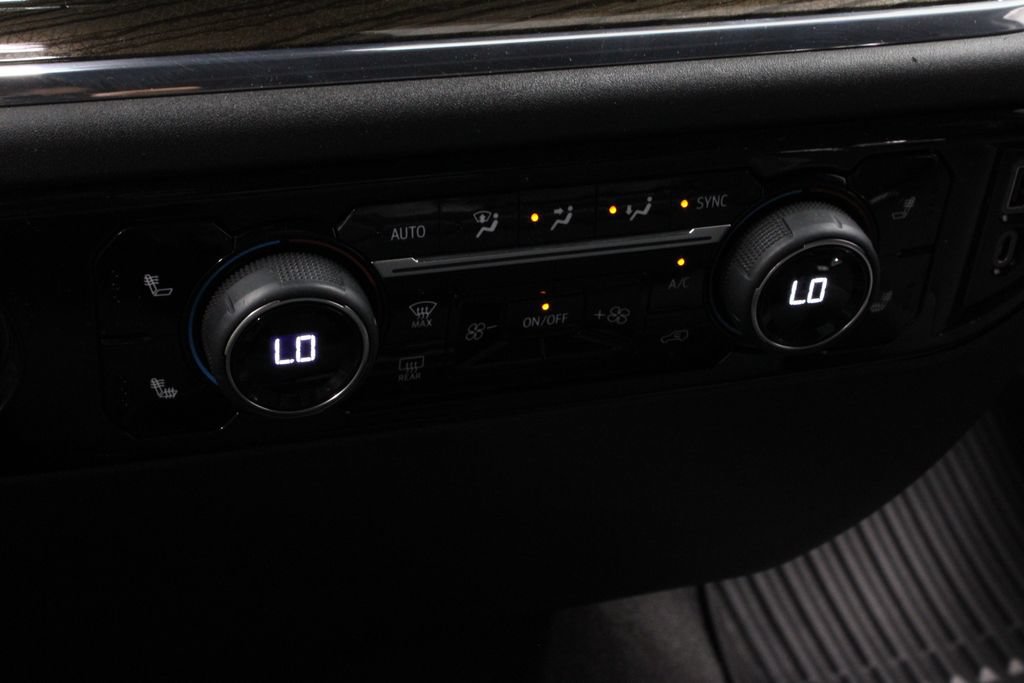 Used 2023 Chevrolet Silverado 1500 LT AWD/4WD image 30