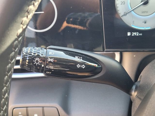 Used 2025 Hyundai Elantra SEL image 17