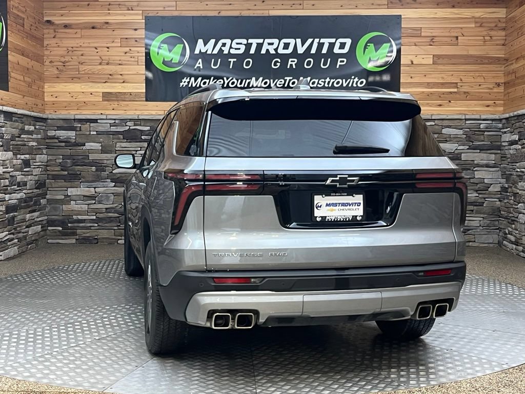 Used 2025 Chevrolet Traverse LT w/ Driver Confidence Package AWD/4WD image 17
