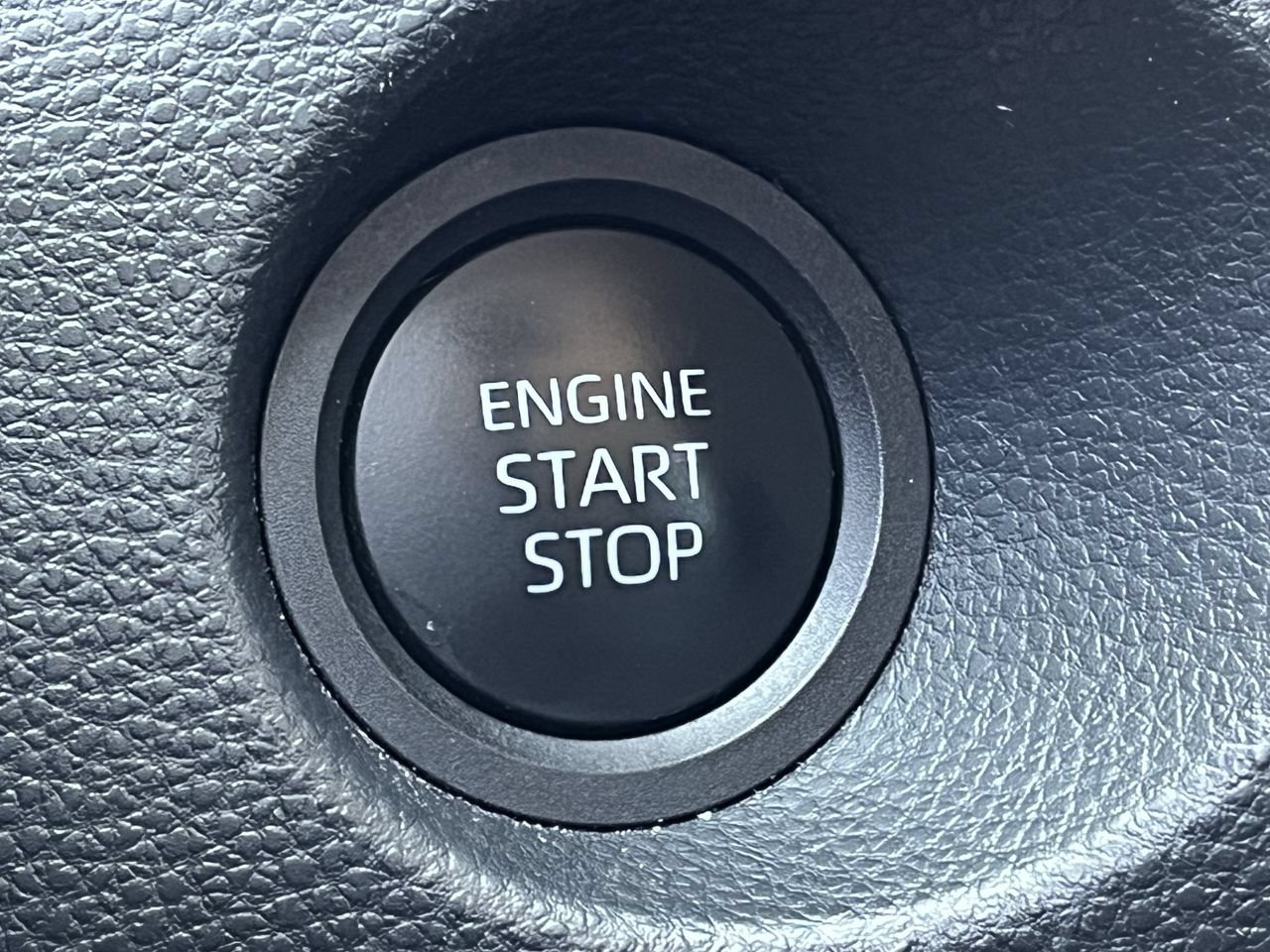 Used 2025 Toyota Corolla Cross XLE FWD image 19