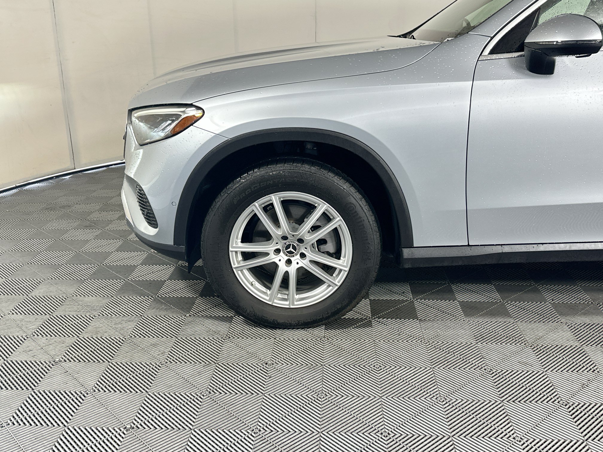 Used 2025 Mercedes-Benz GLC 300 4MATIC image 11