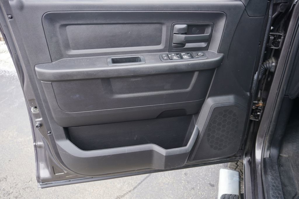 Used 2016 RAM 2500 Tradesman w/ Chrome Appearance Group image 12