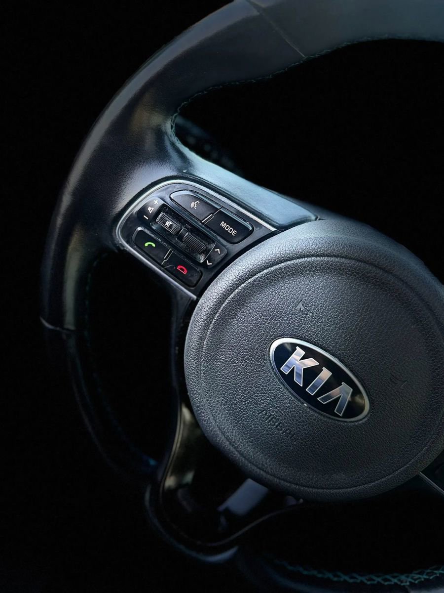 Used 2018 Kia Niro Touring image 16