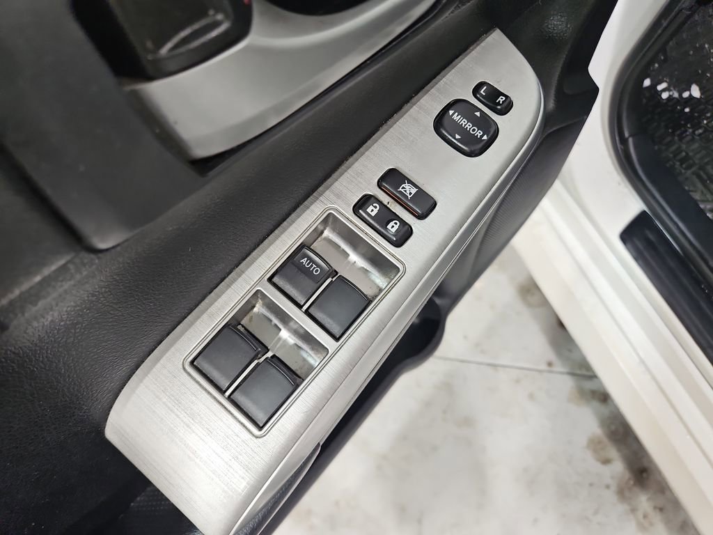 Used 2012 Toyota Camry SE image 11