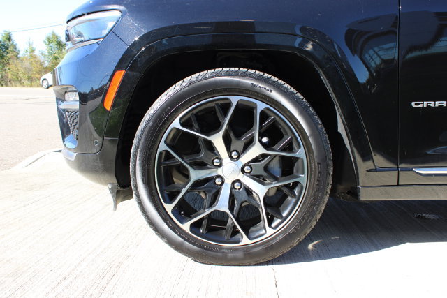 Used 2024 Jeep Grand Cherokee Summit AWD/4WD image 31