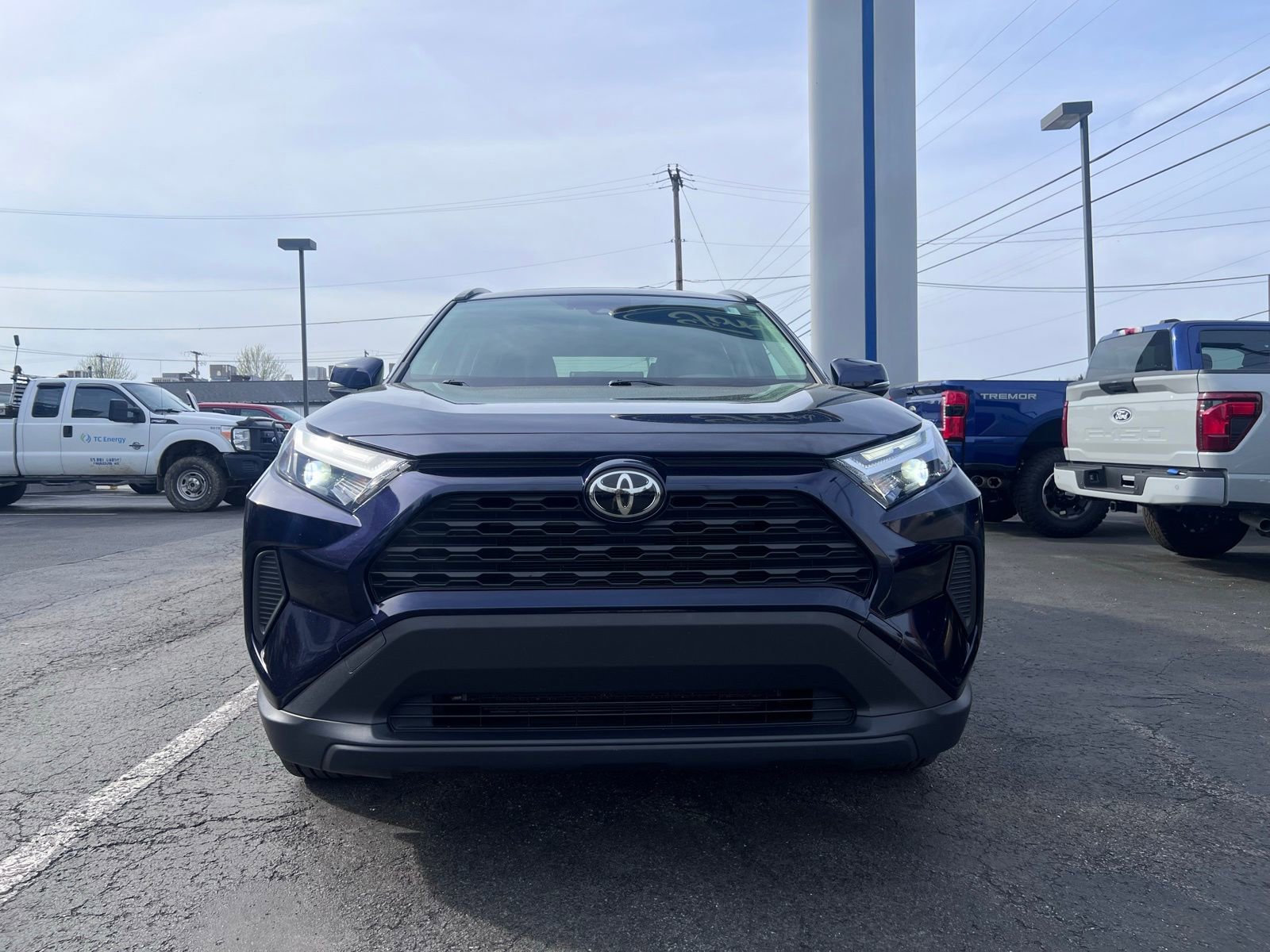Used 2022 Toyota RAV4 XLE image 2