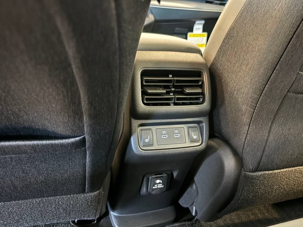 New 2026 Nissan Leaf Platinum+ w/ Cargo Package (Platinum+) FWD image 18
