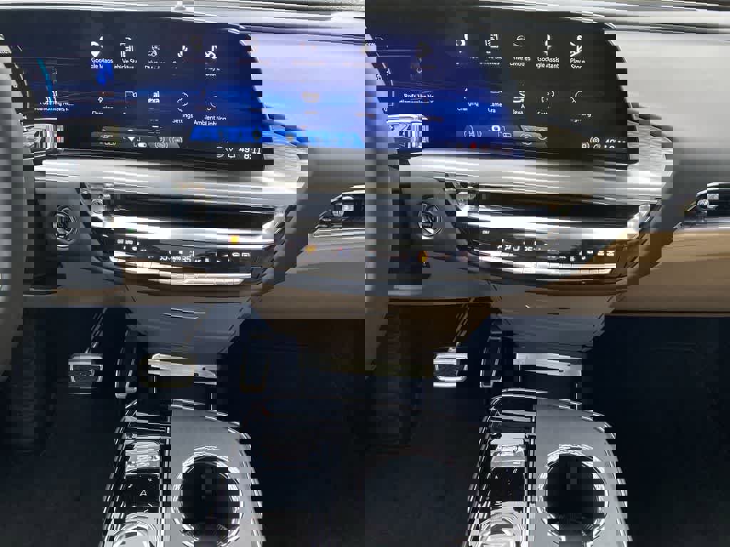 Certified 2025 Cadillac Lyriq Luxury w/ Nappa Leather Package image 24