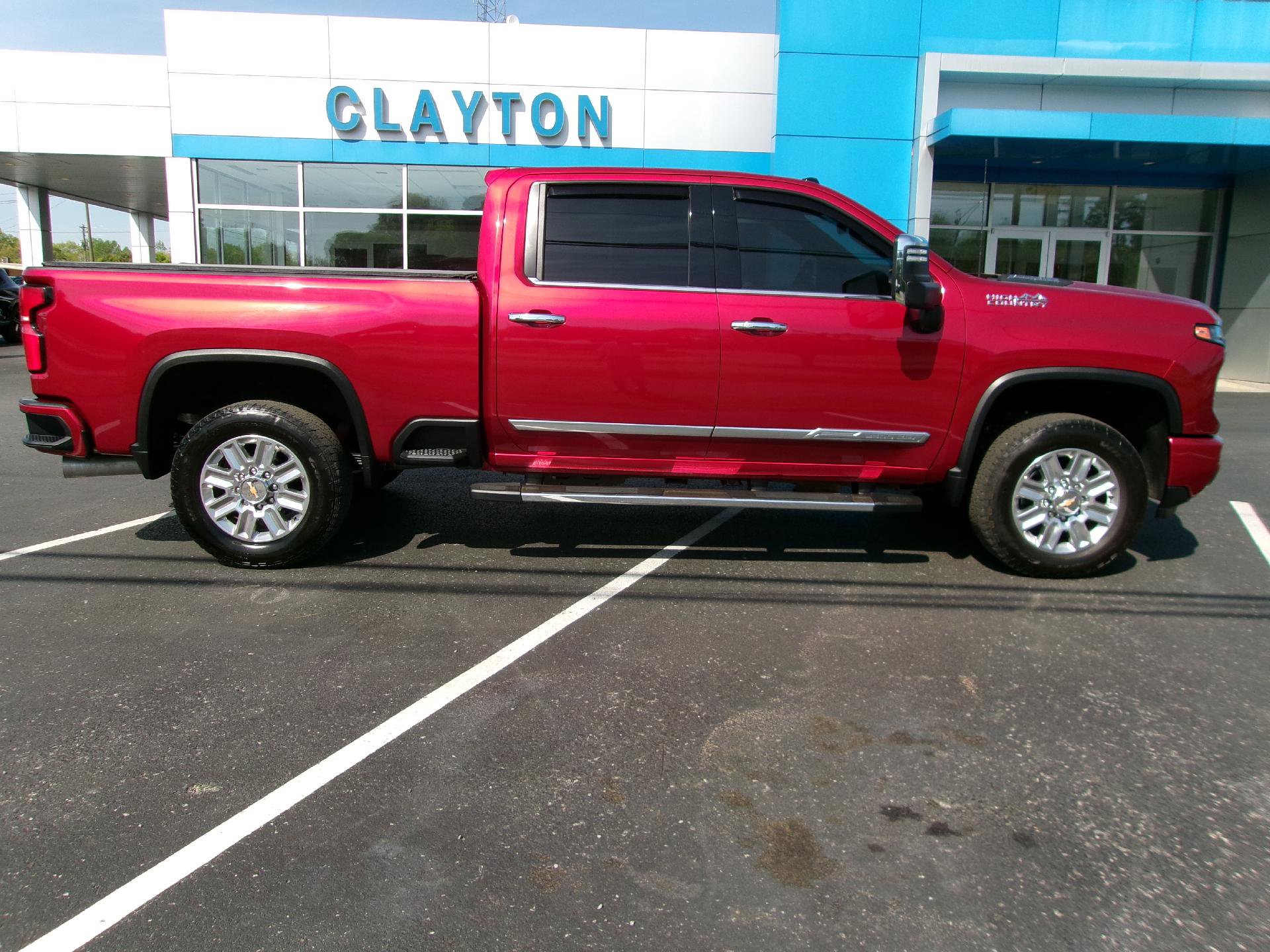 Used 2025 Chevrolet Silverado 2500 High Country w/ High Country Premium Package AWD/4WD image 3