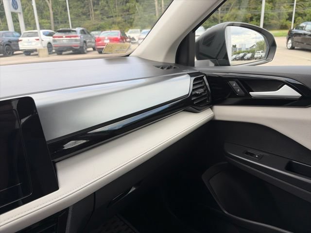 Used 2025 Volkswagen Taos S AWD/4WD image 25