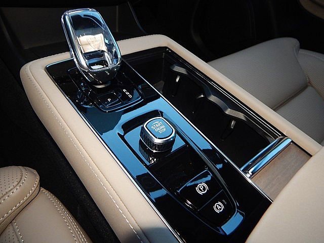 Certified 2026 Volvo XC90 B6 Ultra image 26