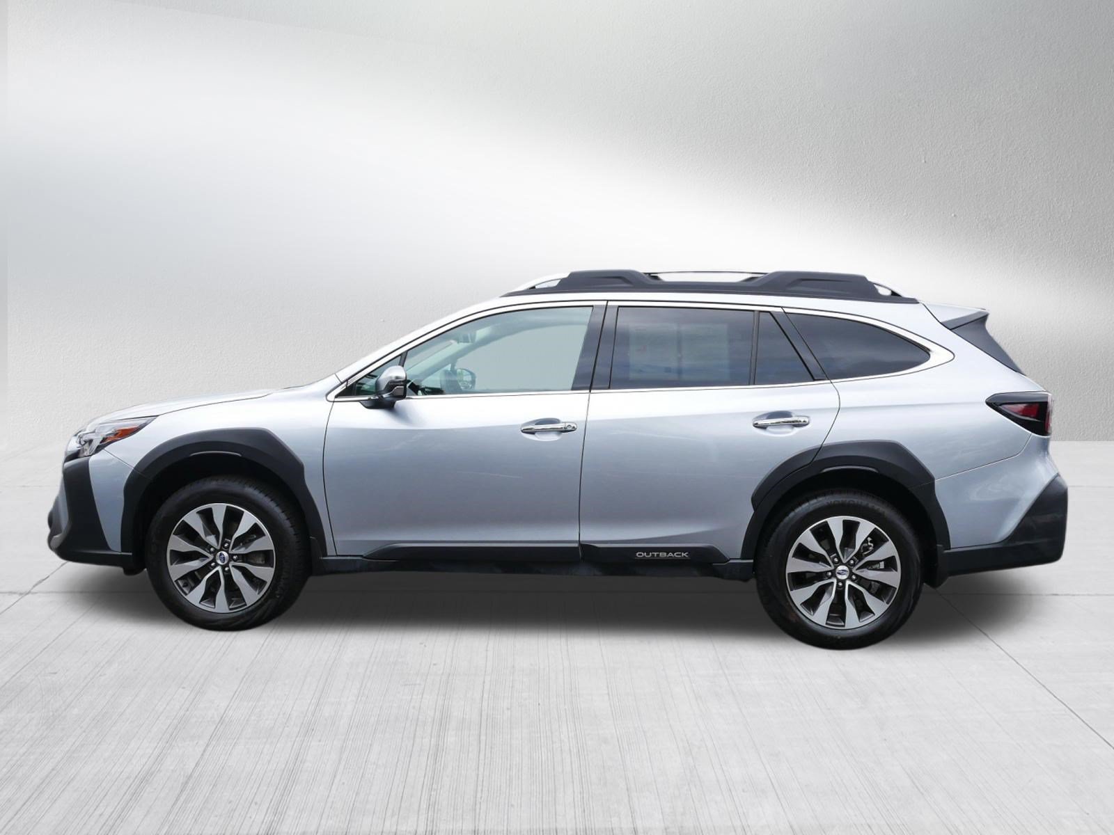 Certified 2025 Subaru Outback Touring AWD/4WD image 4