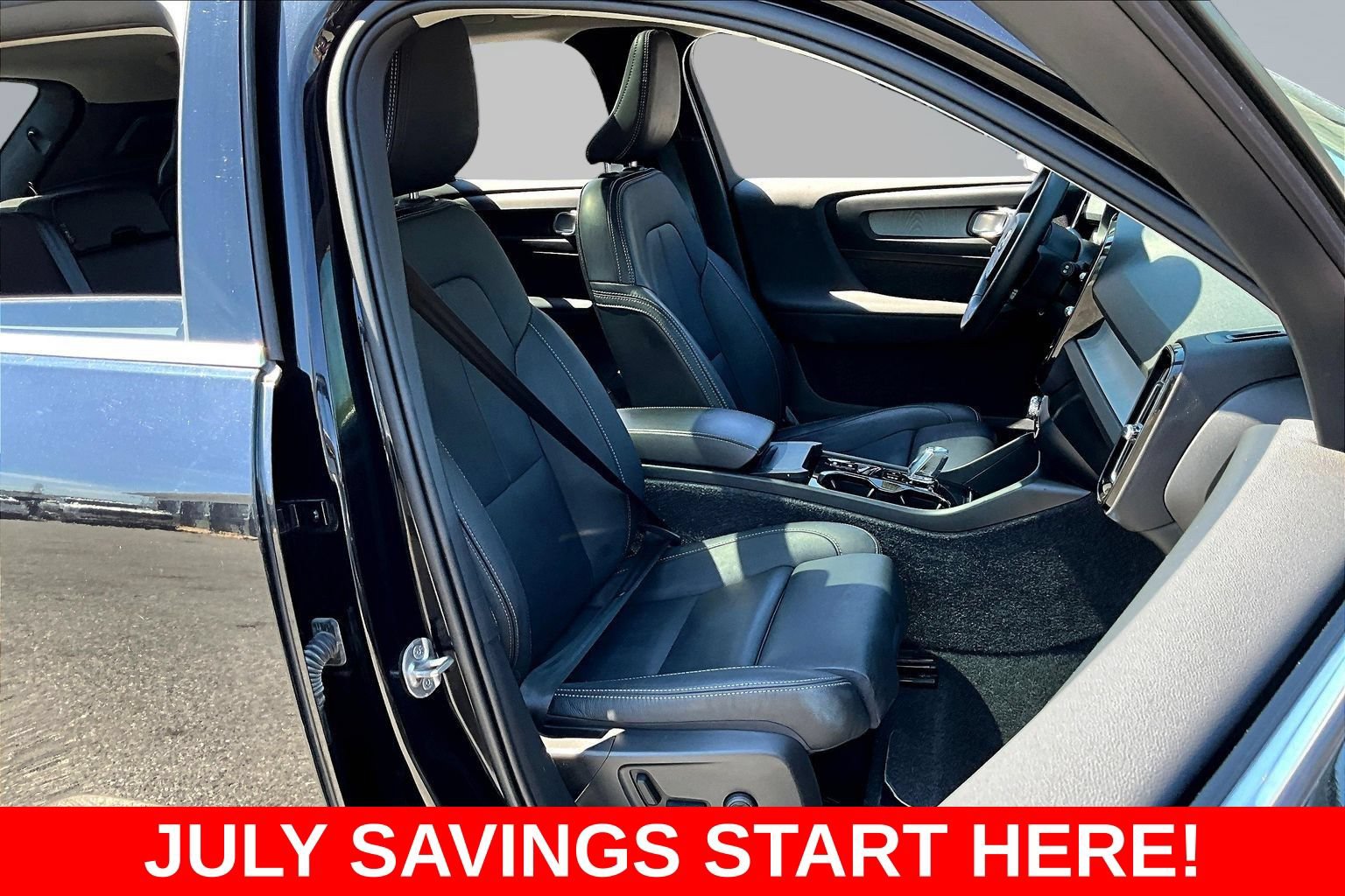 Used 2024 Volvo XC40 B5 Plus AWD/4WD image 37