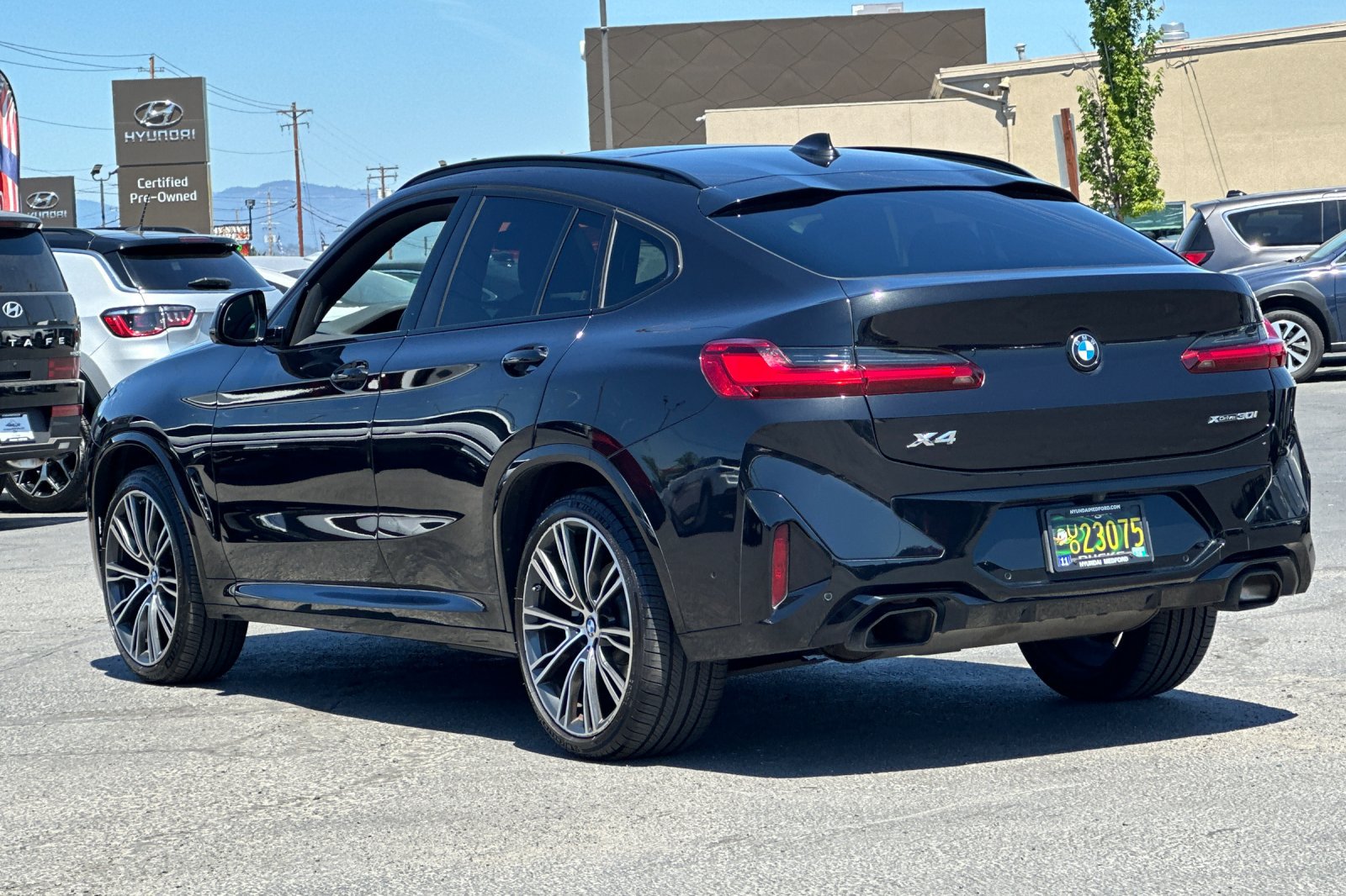 Used 2023 BMW X4 xDrive30i w/ M Sport Package AWD/4WD image 6