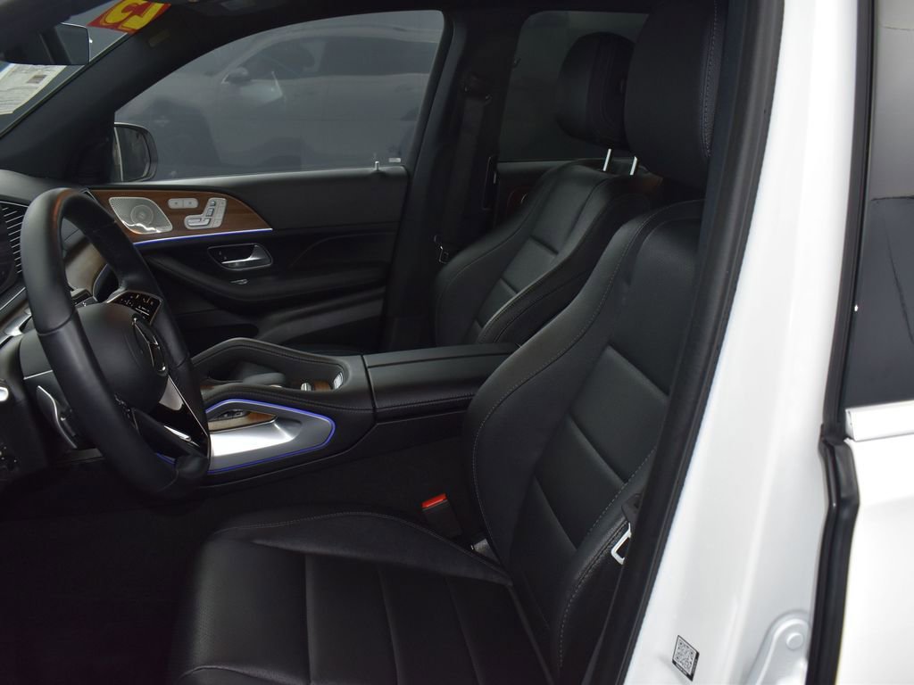 Used 2025 Mercedes-Benz GLS 450 4MATIC image 10