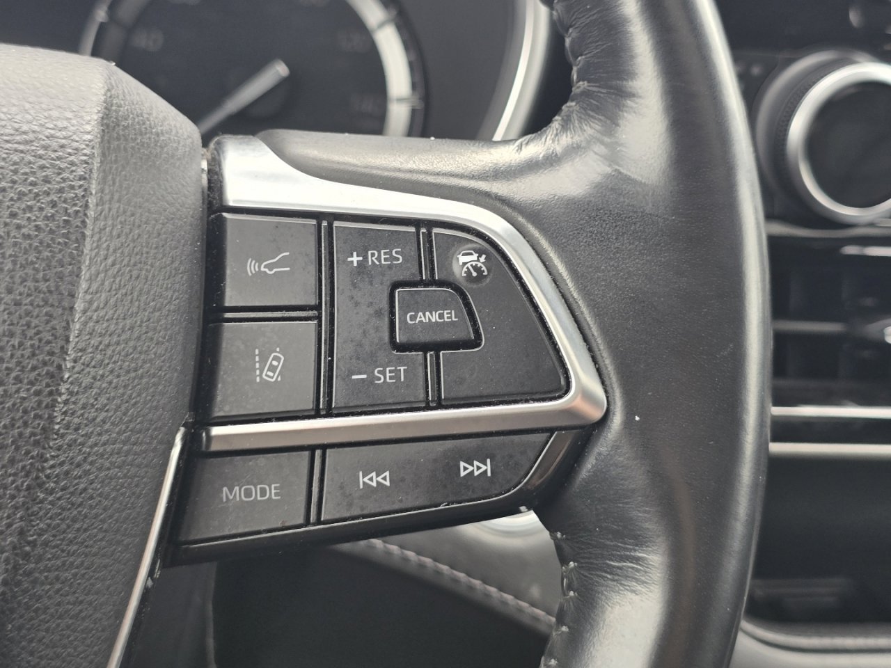 Used 2021 Toyota Highlander XLE image 25