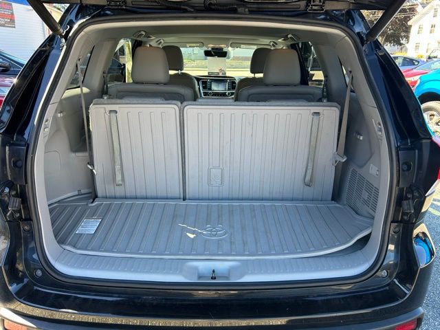 Used 2018 Toyota Highlander XLE AWD/4WD image 11