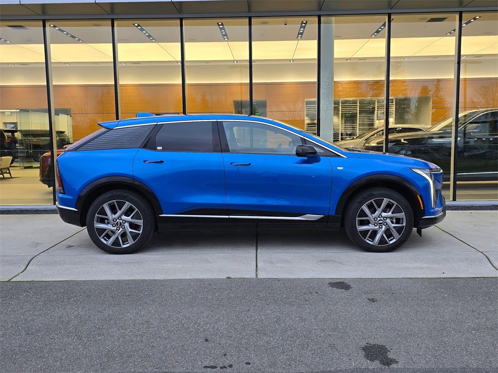 New 2026 Cadillac Optiq Luxury 1 image 6