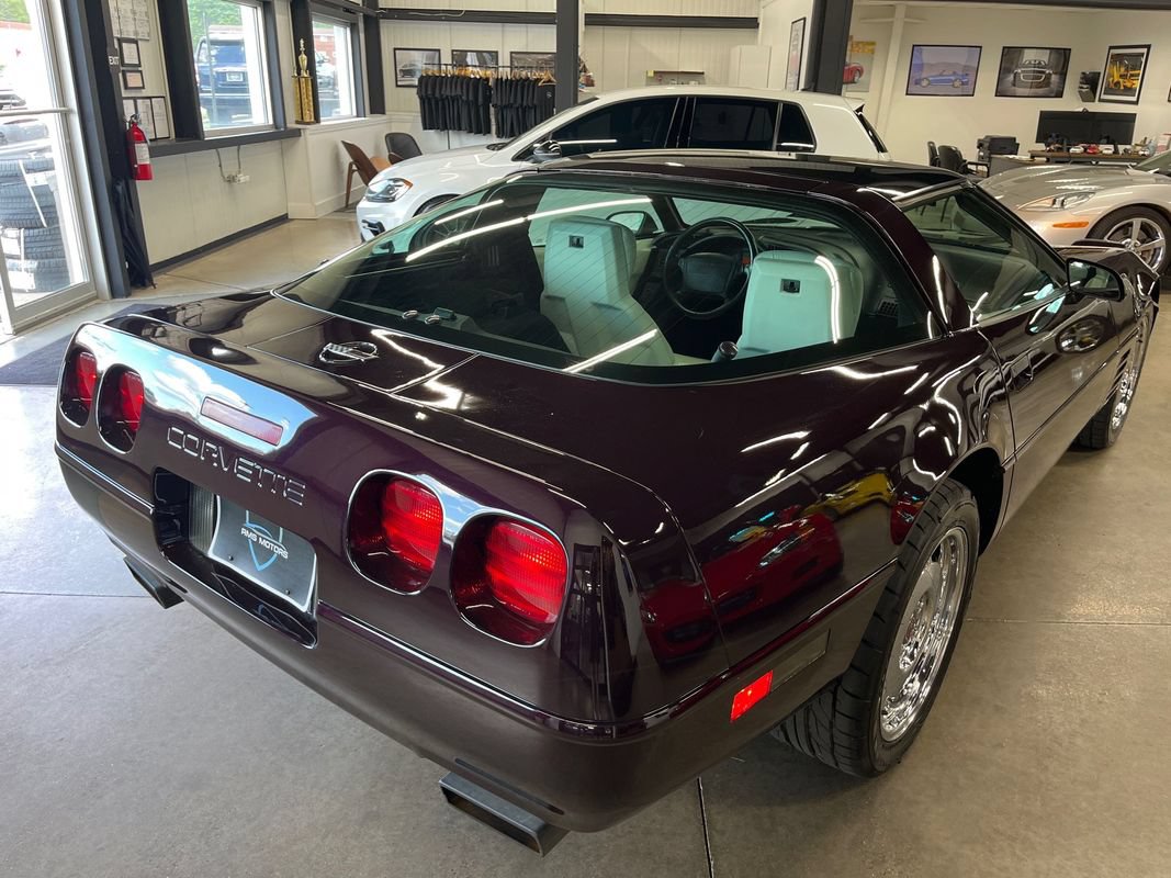 Used 1993 Chevrolet Corvette Coupe RWD image 15
