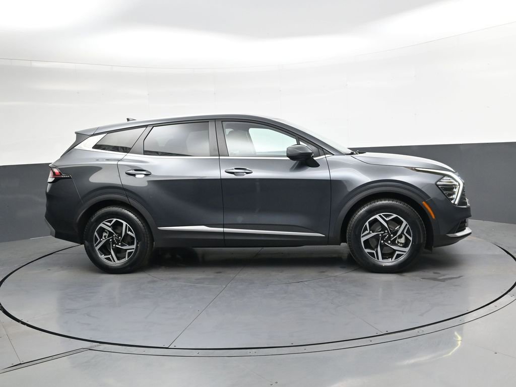 Used 2024 Kia Sportage LX image 3