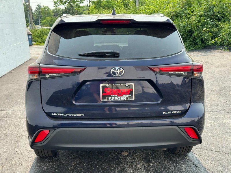 Certified 2024 Toyota Highlander XLE image 9