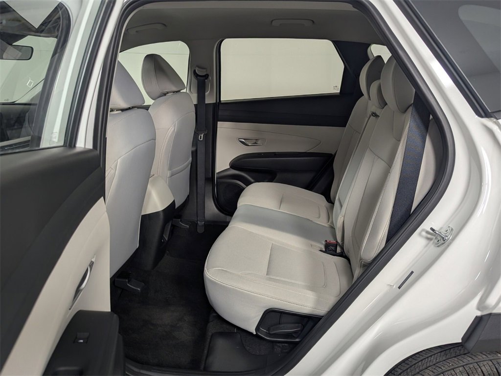 Certified 2025 Hyundai Tucson SE image 24