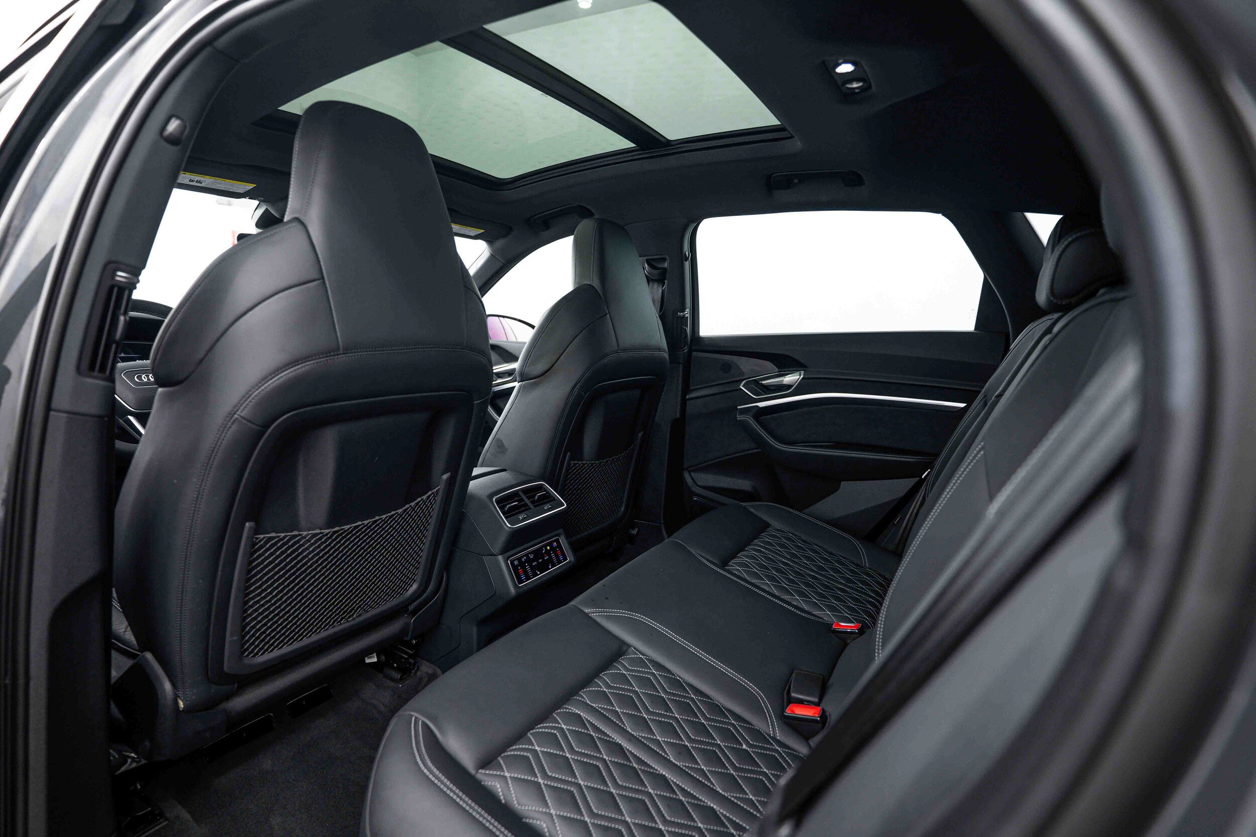 Certified 2024 Audi SQ8 e-tron Premium Plus w/ Black Optic Package AWD/4WD image 18