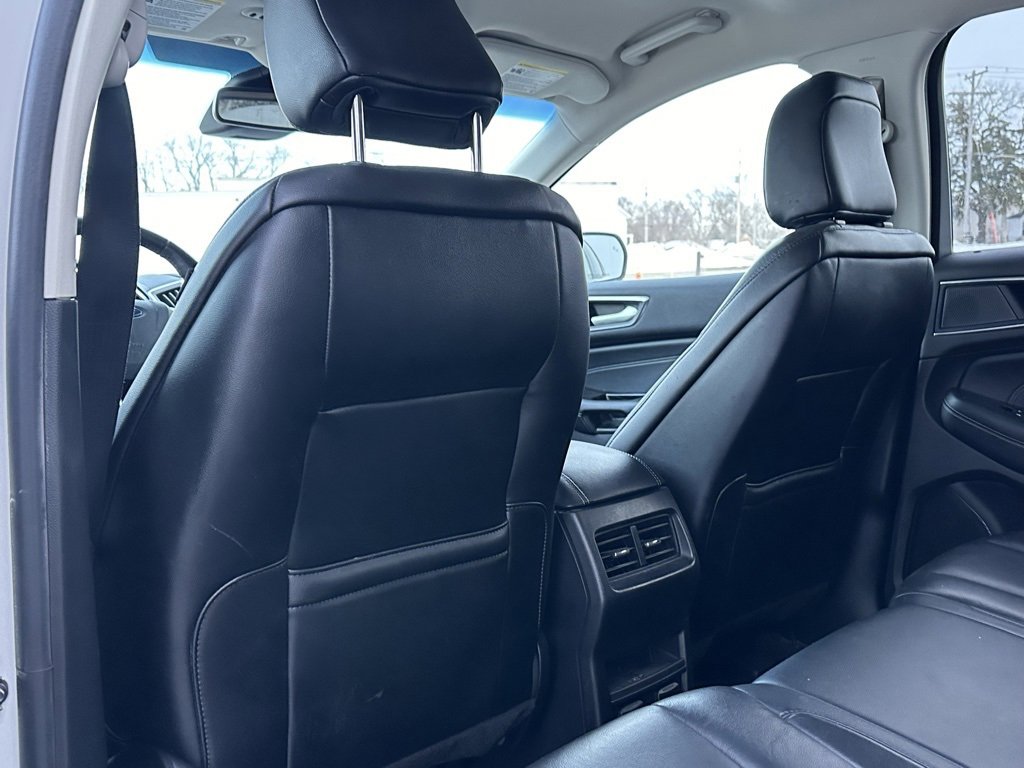 Used 2020 Ford Edge Titanium image 11