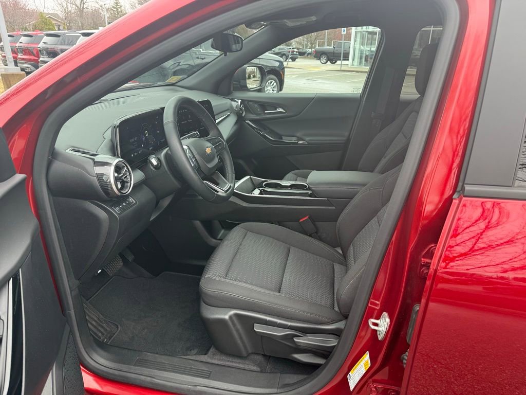 Used 2025 Chevrolet Equinox LT AWD/4WD image 12
