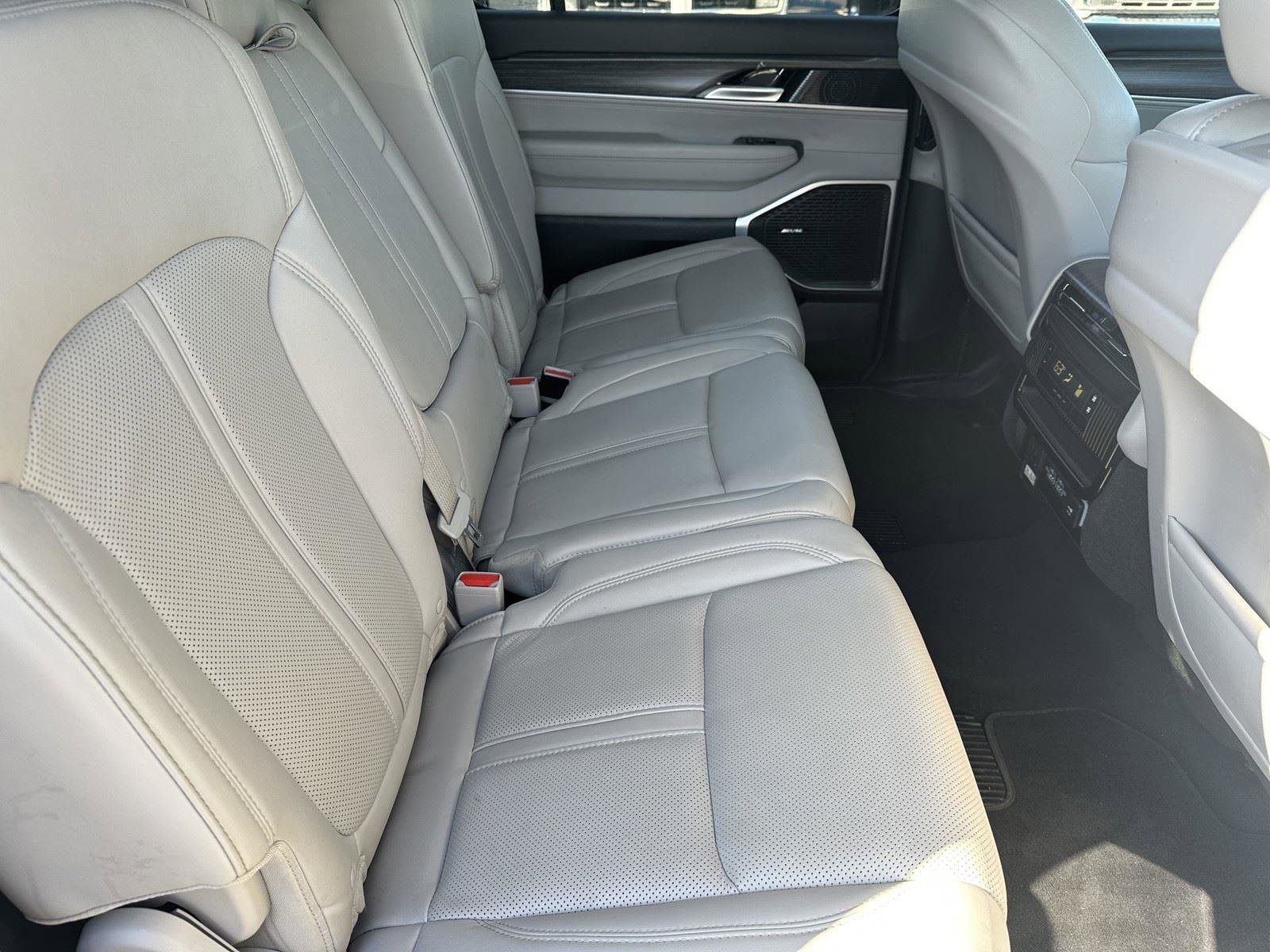 Used 2024 Jeep Wagoneer L Series II image 28