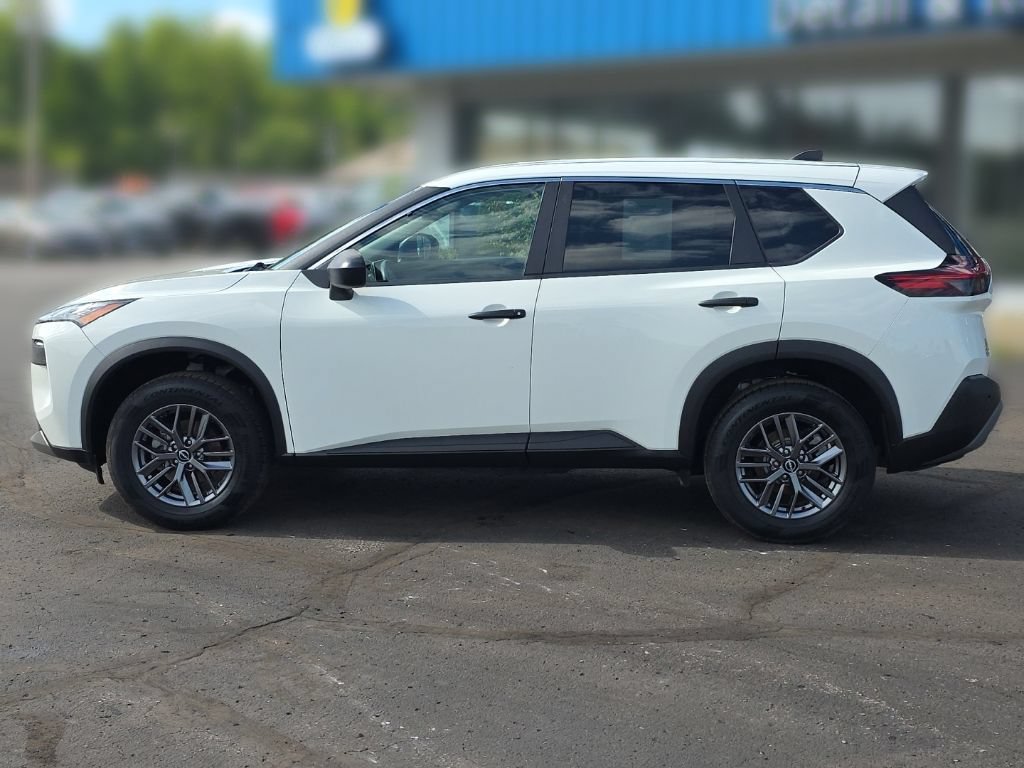 Used 2023 Nissan Rogue S AWD/4WD image 11
